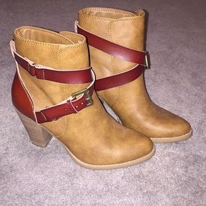 American eagle booties size 6